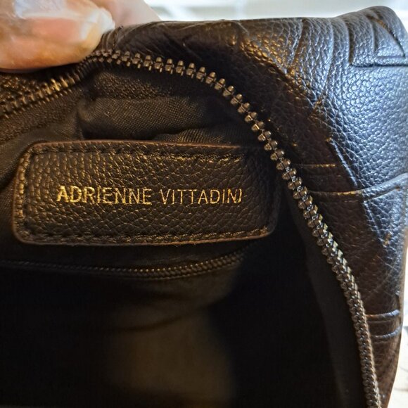 Adrienne Vittadini AV Borsetta Collection Sling Bag Handbag Black Gold NWT - Picture 14 of 15